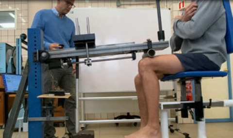 La UPO y la US crean la primera máquina que mide la respuesta mecánica de las piernas